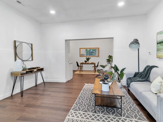 Photo - 739 24th St Unidad 2