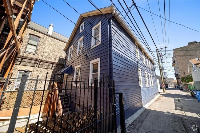 Building Photo - 1711 S Laflin St Rental