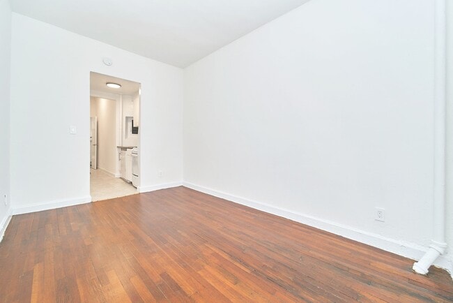 Large studio Elevator Building in the heart of Hell's Kitchen
