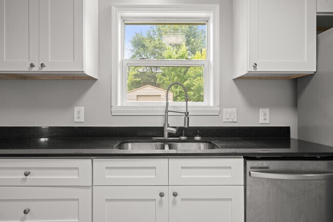 Photo - 206 Mockingbird St