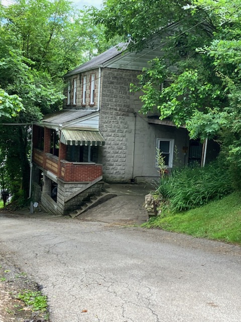 Side View of Entrance - 139 Leneake St Apartamentos