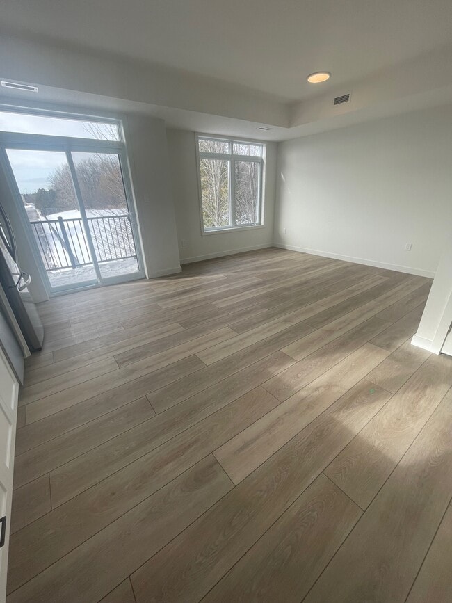 Photo - 824 Woolwich St