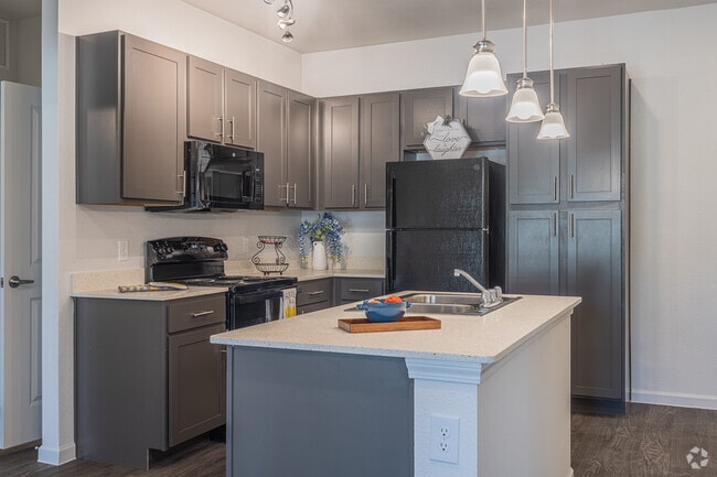 2BR, 2BA - 850SF