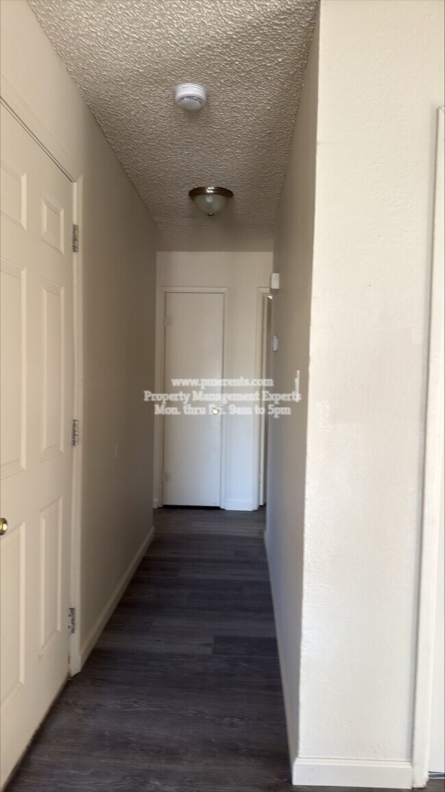 3016 Snowberry Ln