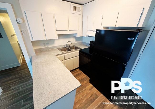 Photo - 1040 Sandtown Rd SW