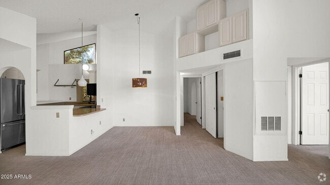 Building Photo - 10301 N 70th St Rental