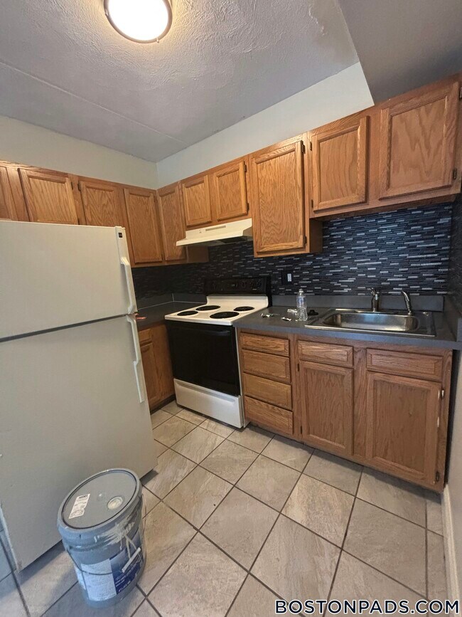 175 Adams St Unit 13