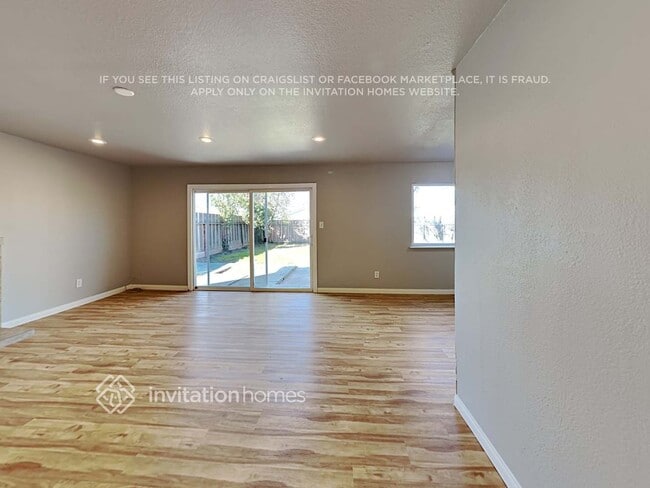 Photo - 1104 Charles St