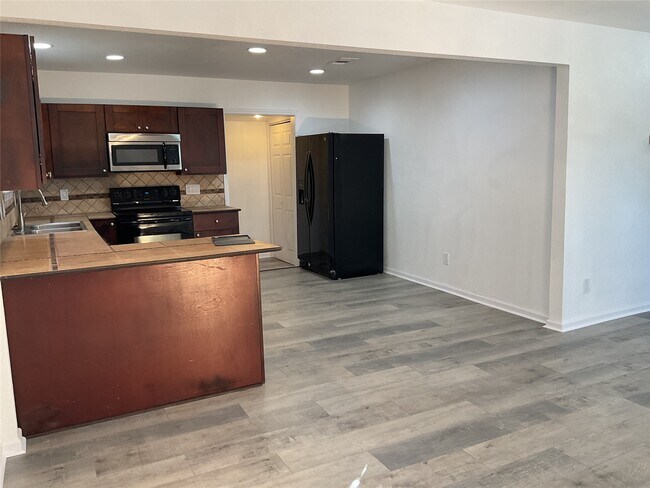 Photo - 5728 Sylvia Dr