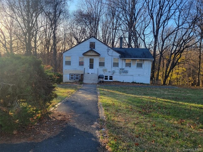 Building Photo - 3479 Lexington Ave Unit L8