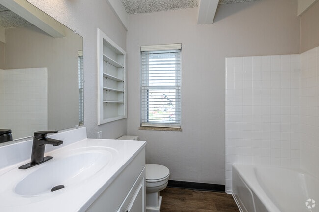 2HAB, 1BA - 842 ft² - Corinth Garden