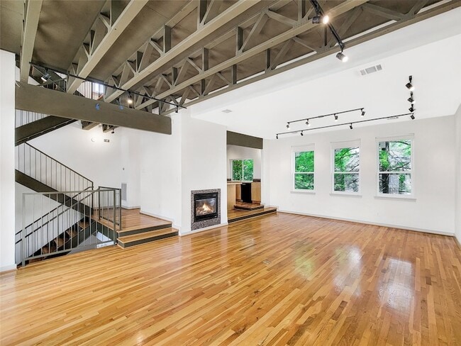 Photo - 321 E 20th St