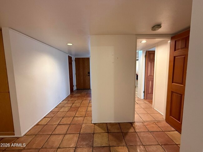 2114 S La Rosa Dr