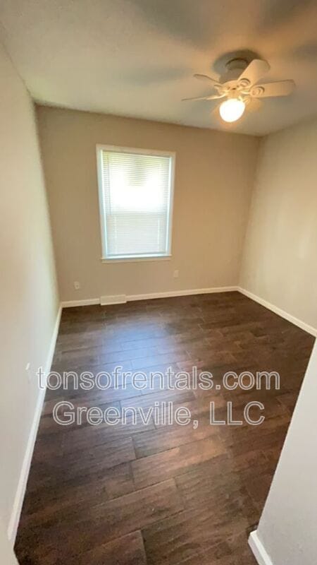 Photo - 105 Chuckwood Dr