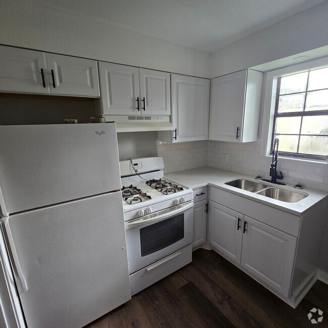 Building Photo - Completely Remodeled • 2/1 Duplex in Heber... Unit 635 N Conway Rental