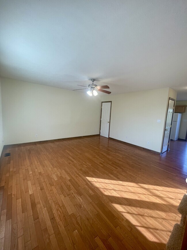 Photo - 2528 Old Forest Rd