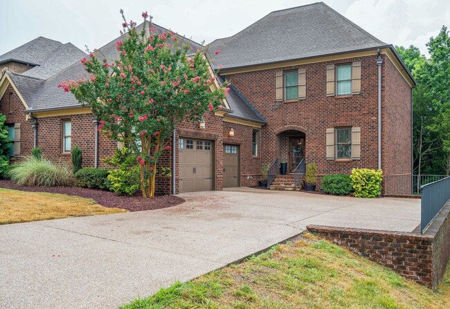 Custom built home in a great location in B... - Custom built home in a great location in B...