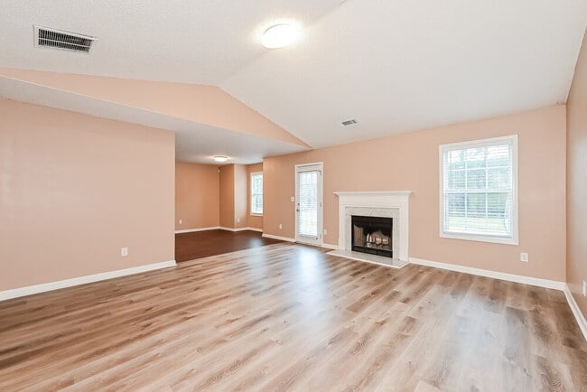 Photo - 309 Anchors Way