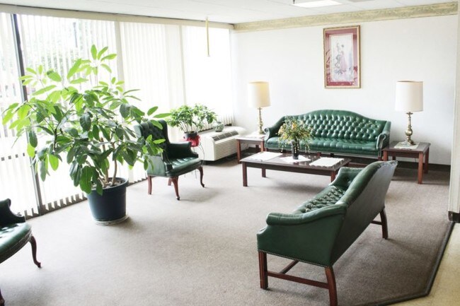 Photo - Highlawn Place