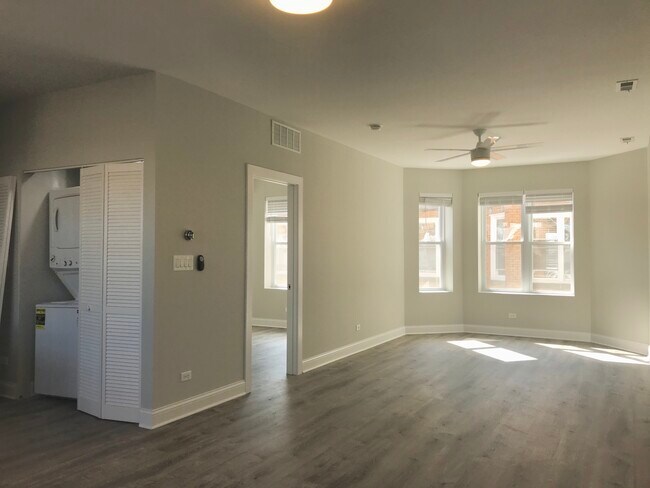 Photo - 3110 N Milwaukee Ave Unidad 1H