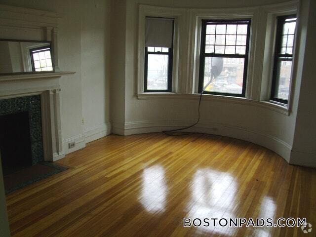 Building Photo - 533 Newbury St Unit 2F Rental