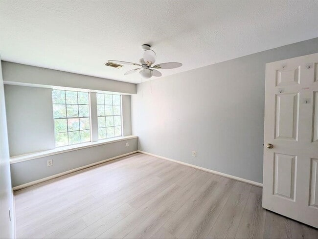 Photo - 4521 Stonebridge Dr