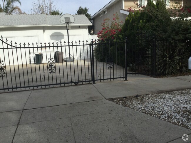 Building Photo - 20957 Community St Rental