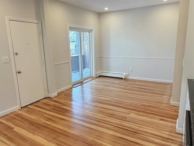 Photo - 172 Putnam Ave Unidad 2