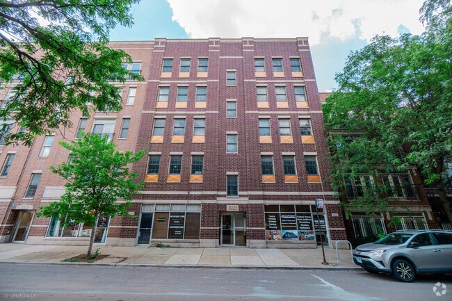 Building Photo - 1921 W Diversey Pkwy Rental