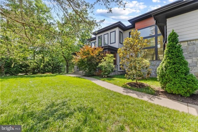 Photo - 1513 Oakview Dr