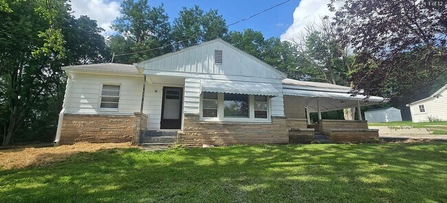 Photo - 2 properties on 2+ acres in south east springfield