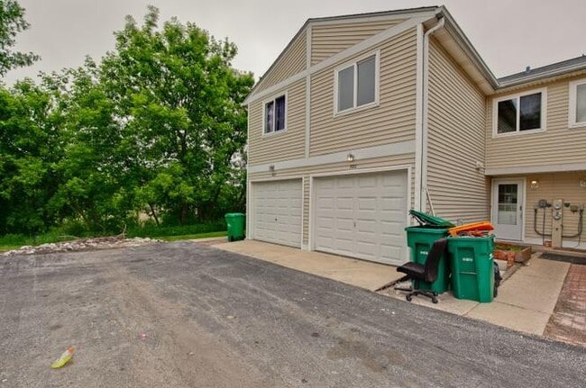 Garaje adjunto para 1 coche - 520 Meadow Green Ln