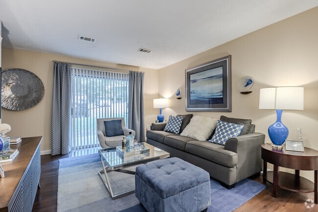 2BR, 2BA - 1005SF - Living Room
