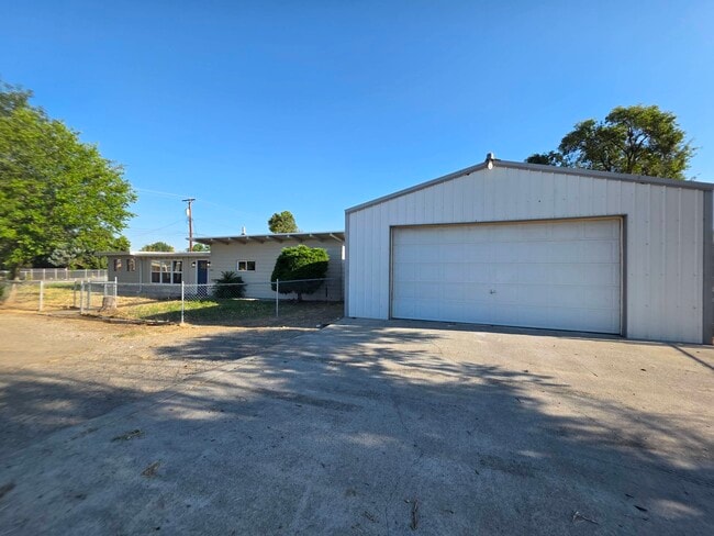 Photo - 2021 N Rd 48
