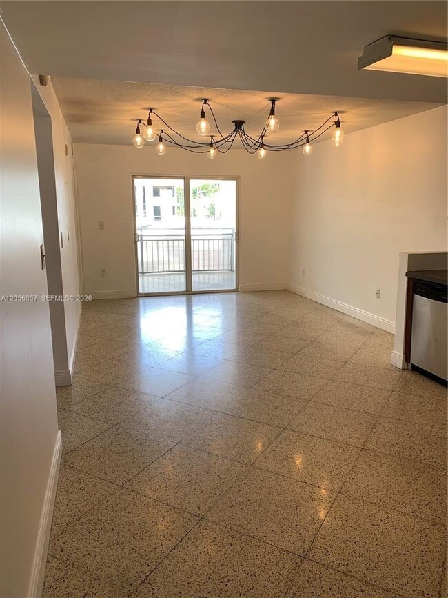 Photo - 498 SW 2nd St Unit 2C