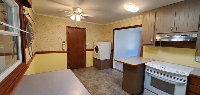 Photo - Charming 3BR/1.5BA Home in Oxford Heights Subdivision