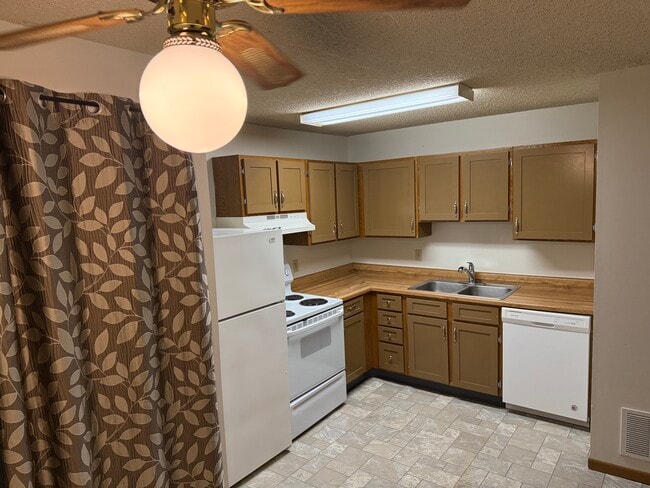 Building Photo - 1617 Prospect St Unit 1 Rental