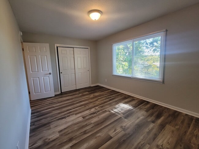 Photo - 105 Plaza Oaks Rd