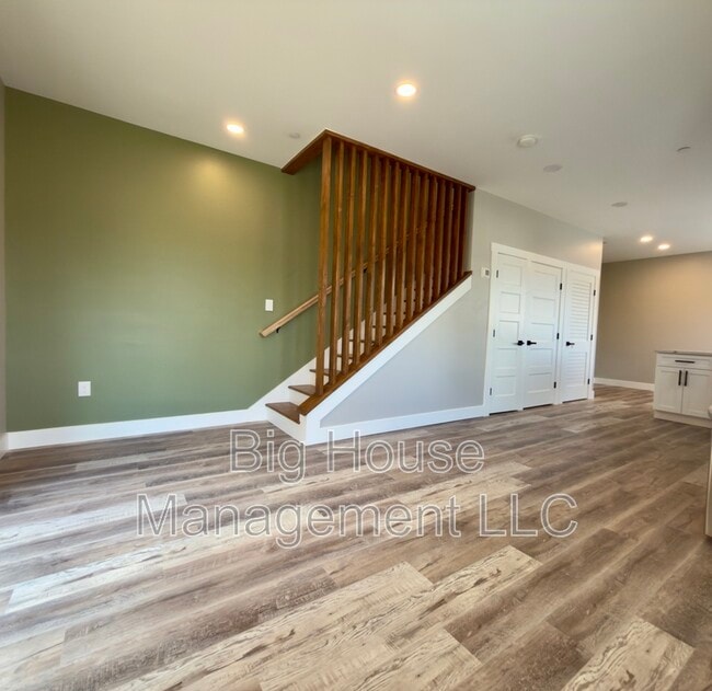 Building Photo - 247 Farragut St NW