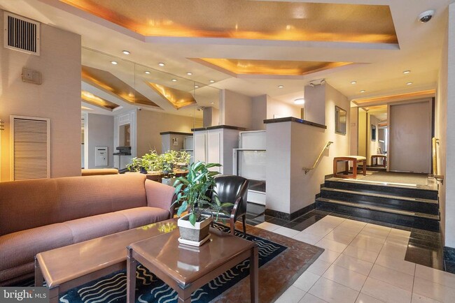 Building Photo - 1301 20th St NW Unit 805