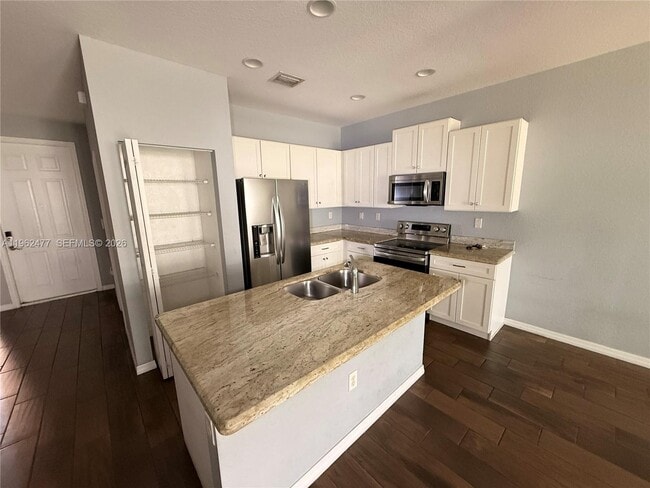 Building Photo - 1040 NW 33rd Ct