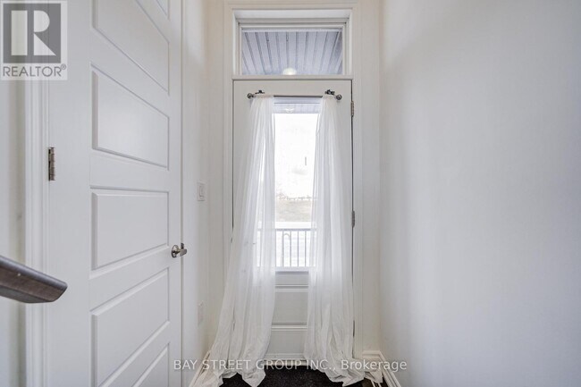 Photo - 980 Logan Dr