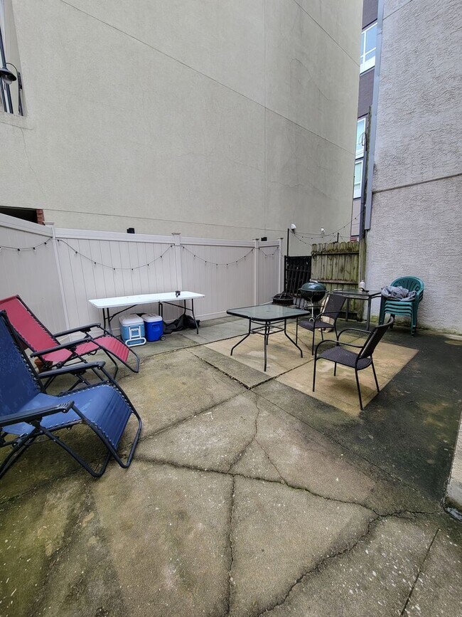 Photo - 225 Green St Unidad A