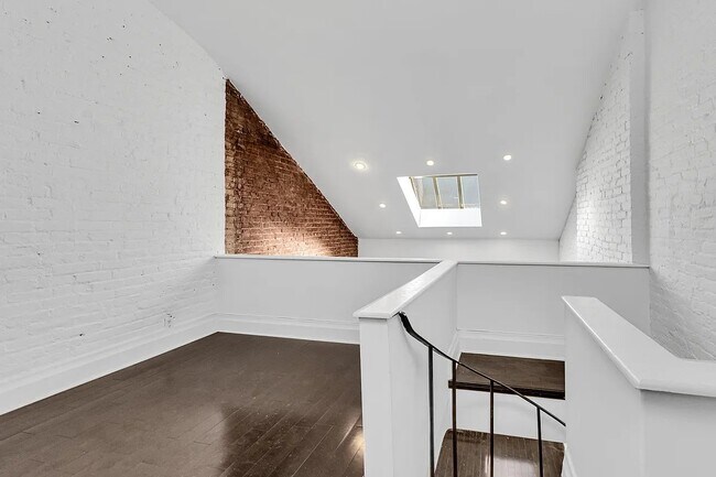 Photo - 404 W 22nd St Unit 4F