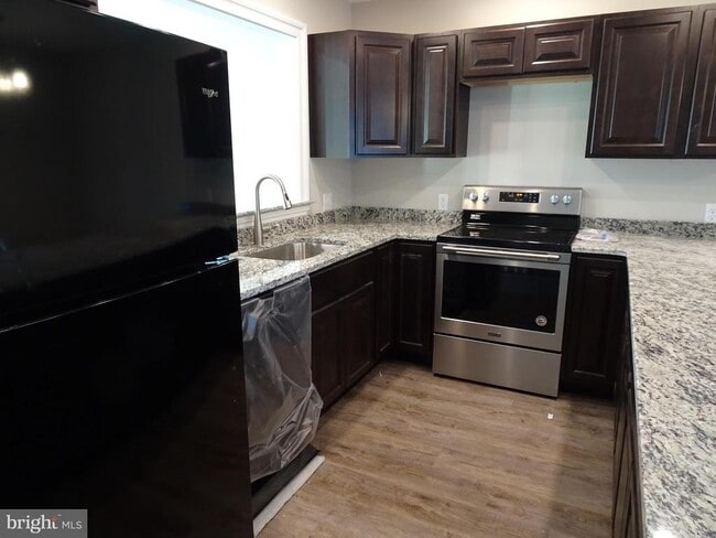Photo - 208 W 9th St