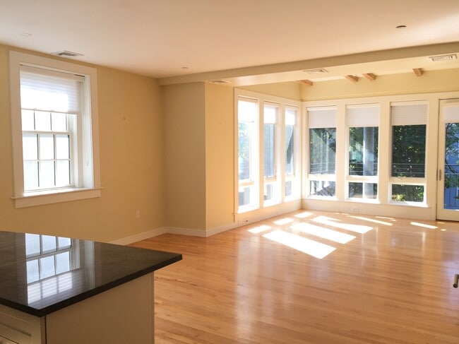 Photo - 75 Hamilton St