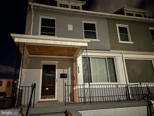 Building Photo - 619 Quintana Pl NW