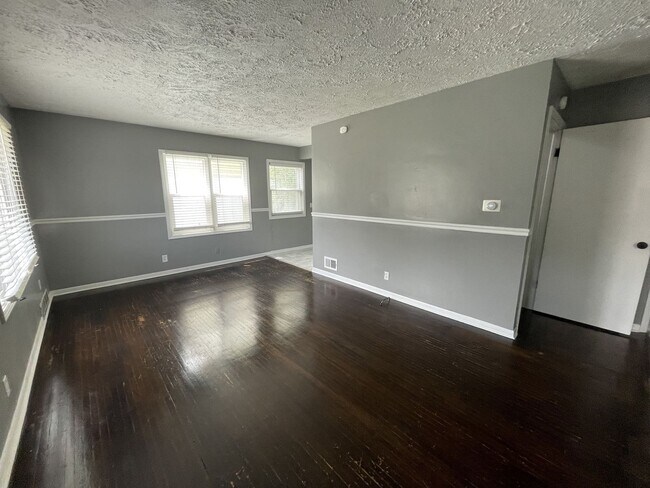Photo - 1926 S 49th Ave