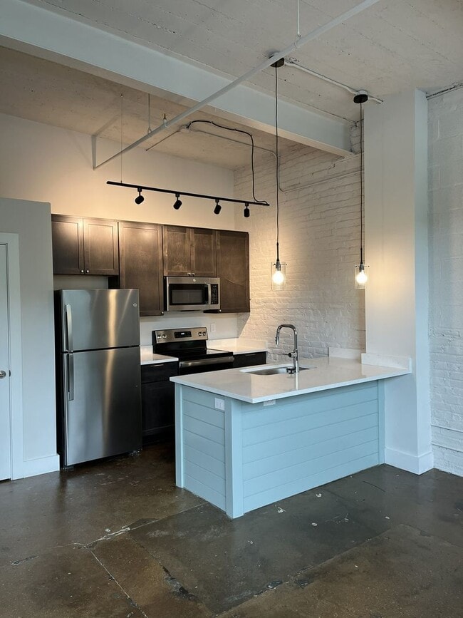Photo - White Star Flats