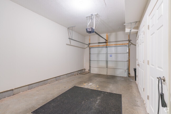 Middletown Landing - 2BR, 2.5BA - 1,100SF - Garage